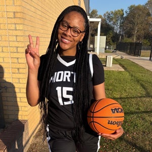 Amiracle Davis-s