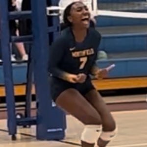DE'JA LEWIS