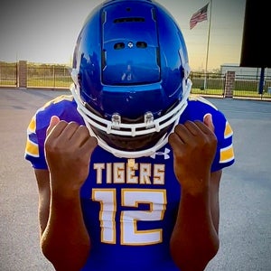 Ezaveon Walker