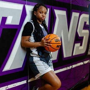 KIMAYA BARNES