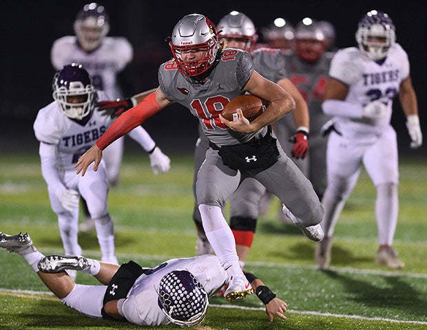 Mentor quarterback Ian Kipp