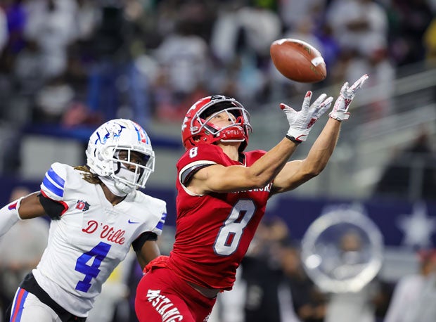 David Amador (8) with the game-winning catch. 