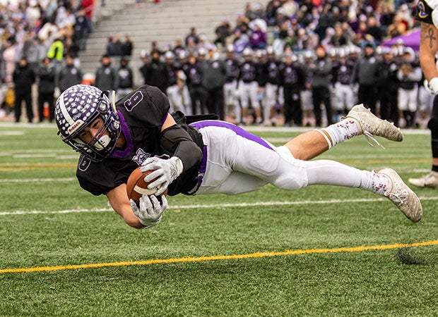 Rolling Meadows (IL) receiver Jordan Wiles makes a diving catch for a touchdown against Lincoln during a first-round 7A IHSA playoff game.