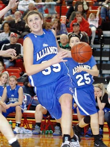 Jordan Hooper goes baseline. 