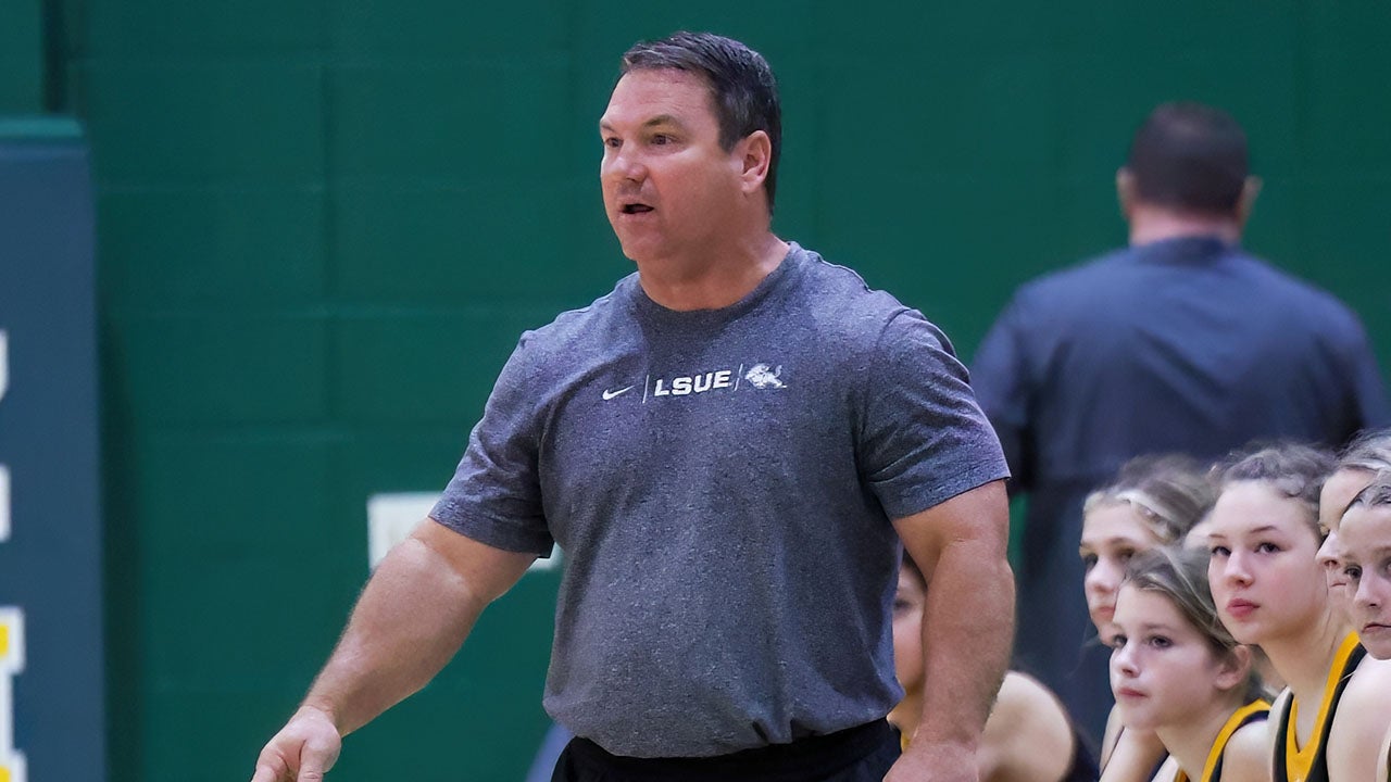 Girls basketball coaching wins leaders