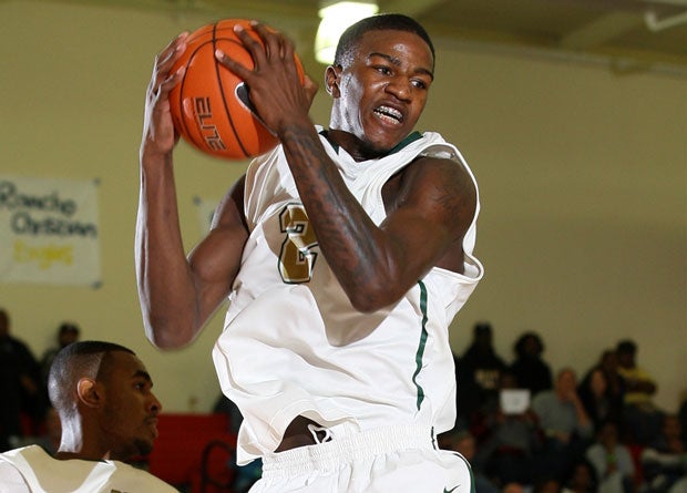 Jordan Bell and No. 4 Long Beach Poly dropped a spot this week to make room for new No. 2 Whitney Young. Bell and the Jackrabbits will have a head-to-head opportunity to reverse that decision over the long holiday weekend at the Spalding Hoophall Classic.
