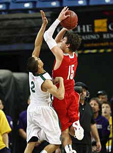 Mater Dei's David Brown hit a clutch
shot at the third-quarter buzzer. 