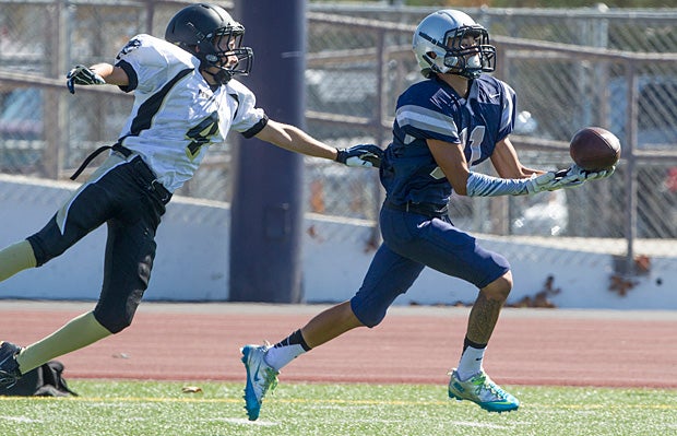 A North (Torrance, Calif.) players makes a grab ahead of a Palos Verdes Peninsula (Rolling Hills Estates, Calif.) defender trails.