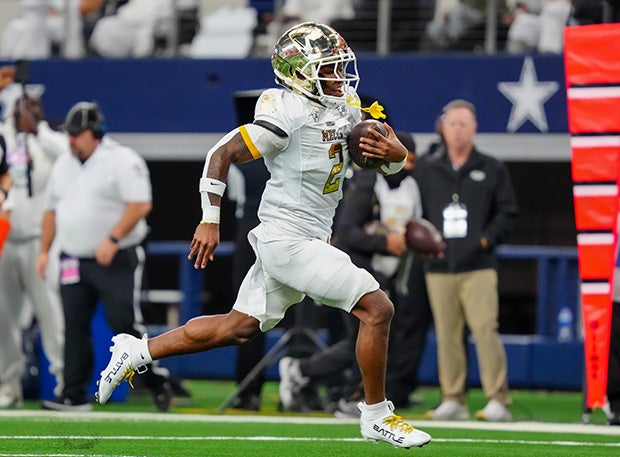 South Oak Cliff senior Mikail Trotter runs for one of his three touchdowns in Saturday's 35-19 victory over Randle in the UIL Conference 5A Division 2 championship at AT&T Stadium. (PHOTO: Alex Garza)