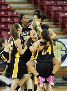 Bishop O'Dowd celebrates Northern
California title.
