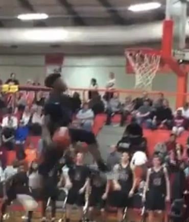 Video: Tee Higgins goes between the legs in a United States Coast Guard Top Play
