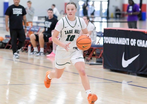 A 16-game win streak helped Texas commit Amalia Holguin and Sage Hill rise in this week's MaxPreps Top 25. (PHOTO: Darin Sicurello)