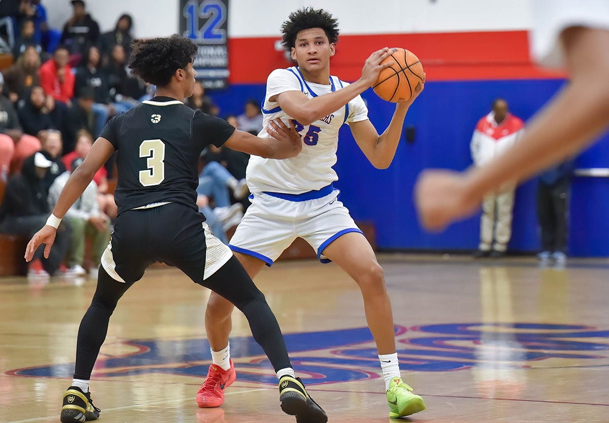 Top 40 junior Maximo Adams averaged 18.2 points and 8.6 rebounds at Serra last season. (Photo: Raul Mendez)