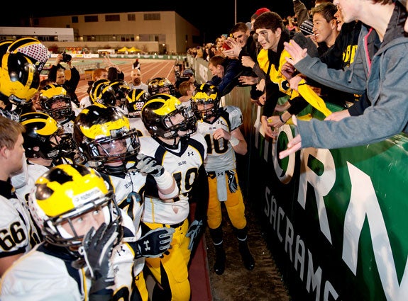 Del Oro had a bowl-worthy team in 2005, but that was the final year before the Bowl Games. Now in 2011, the Golden Eagles will aim for their first state title.