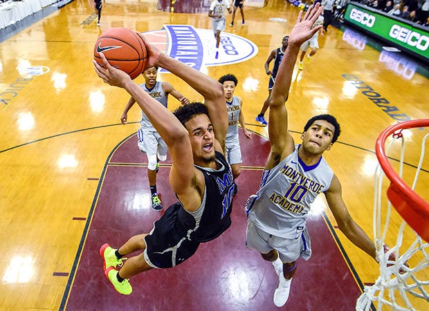 Jeremian Robinson-Earl goes in for the game-winning dunk in IMG Academy's (Fla.) stunning 74-73 comeback win over Montverde Academy in the semifinals of the GEICO Nationals in New York.