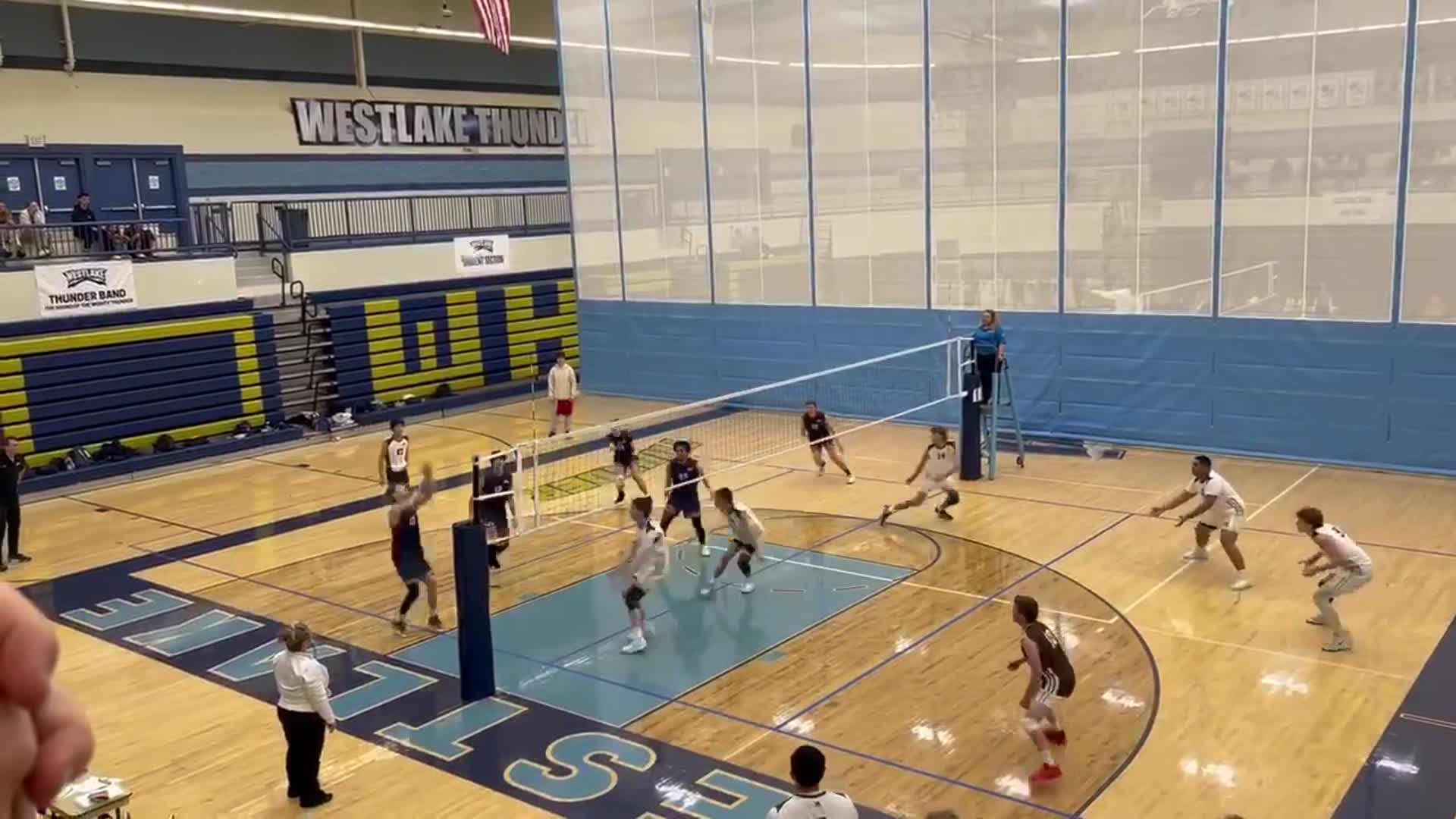 Volleyball Recap: Davis Extends Winning Streak to Three