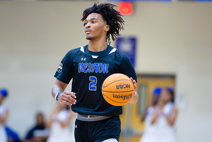 In action here during his high school days in Georgia, Stephon Castle increased his averages to 16.7 points, 7.4 assists and 5.3 rebounds per contest during a promising sophomore campaign for the Spurs. (PHOTO: Corey Jones)