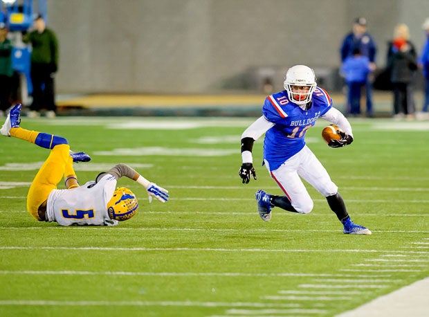 Cole Thompson (10) tied a California single-season record with his 32nd and 33rd touchdown catch of the season from Jake Browning. 