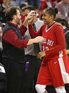 Kaleena Mosqueda-Lewis walks off
court as a Mater Dei player for
the last time.