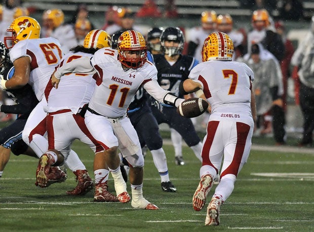 Mission Viejo's Brock Johnson (11) hands to Colin Schooler (7), who rushed 31 times for 224 yards and two touchdowns.