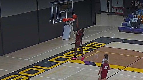 WATCH: Sophomore girl dunks in game