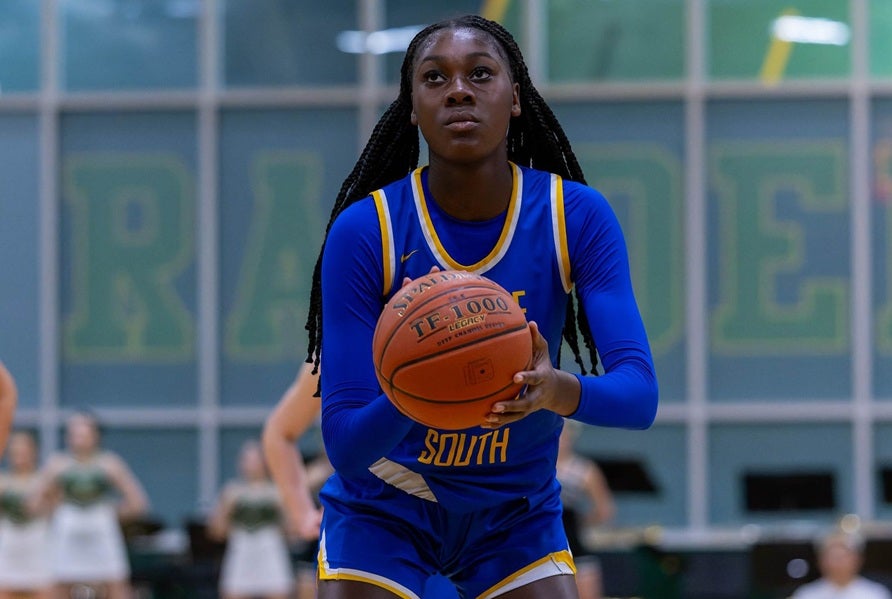 Olathe South junior Eve Long scored should reach 2,000 career points next season as she decides between college basketball powers Connecticut, Duke, Kansas, Notre Dame and UCLA. (PHOTO: Mike Cerny)