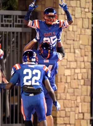 Tyjon Lindsey celebrates a touchdown Friday.