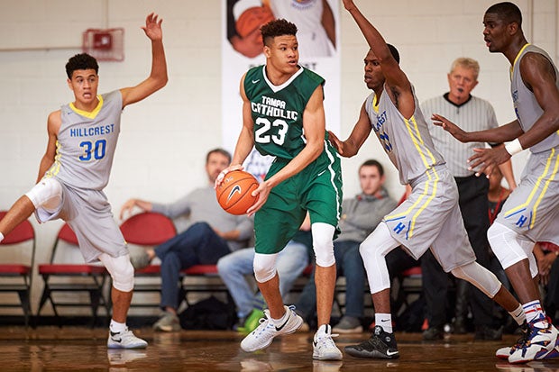 Kevin Knox in action for Tampa Catholic during a December 2016 game against DeAndre Ayton (far right) and Hillcrest Prep.