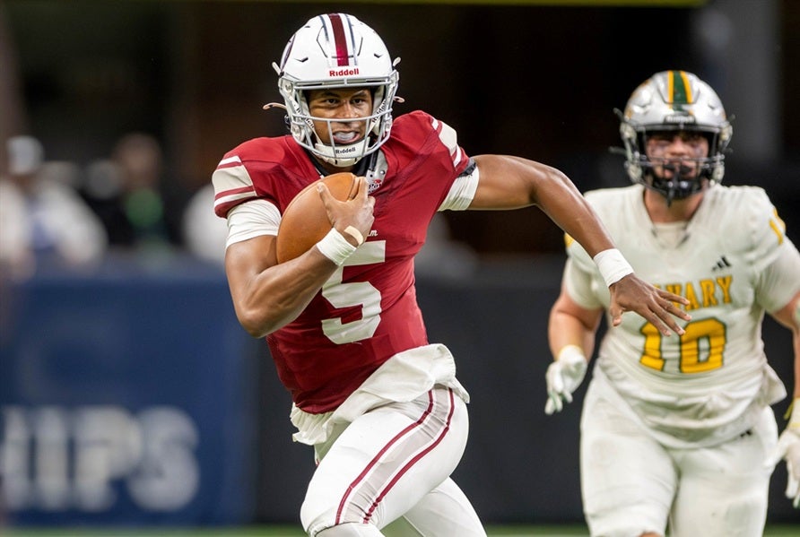 Dunham quarterback Elijah Haven opened the 2026 season with a 350-yard night, accounting for six touchdowns in a 56-15 win. (FILE PHOTO: Ken Steib)