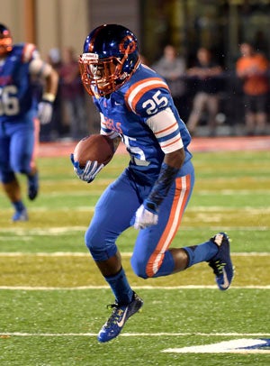 Jylon Lindsey took a short pass and zipped
across the field for a 67-yard touchdown
early in the third quarter.