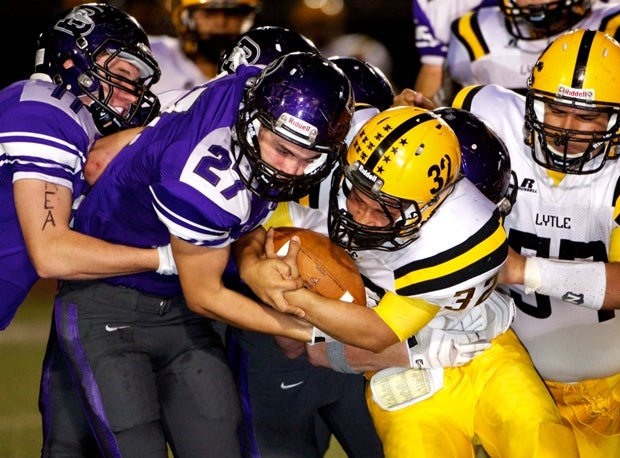 Colton Taylor leads a group of Boerne (Texas) defenders trying to bring down a Lytle (Texas) ballcarrier.