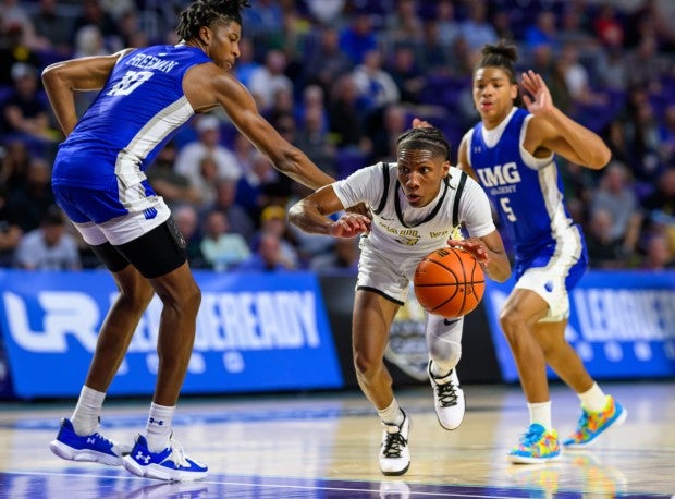 Paul VI point guard Ben Hammond scored a team-high 19 points and sank the game-winning floater with five seconds remaining. (Photo: Eugene Alonzo)