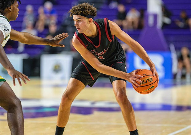 Two-time reigning MaxPreps Oklahoma Player of the Year Jalen Montonati averaged 23.3 points, 6.0 rebounds and 3.0 assists per game last season. (PHOTO: Eugene Alonzo)