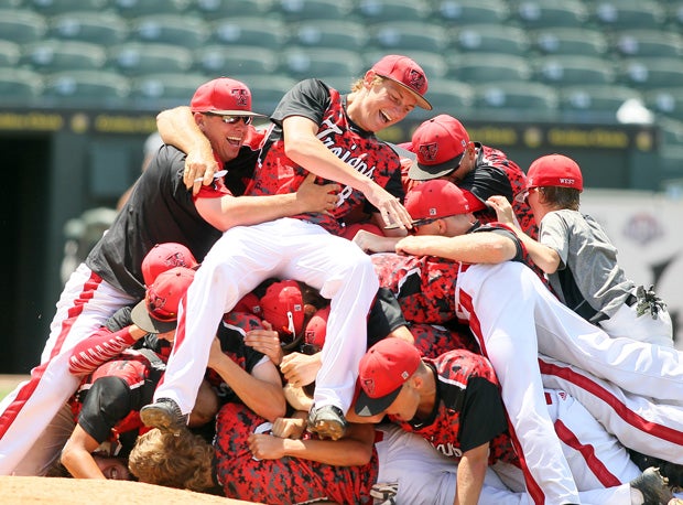 West (Texas) celebrated a state title and 29 victories in a row to end the 2015 season.