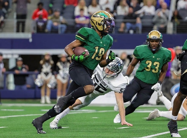 DeSoto's Daylon Singleton had a huge day in the Eagles' upset win over No. 6 Duncanville. He scored on a 76-yard reception on the first play of the game and added a 98-yard kickoff return. (Photo: Robbie Rakestraw)