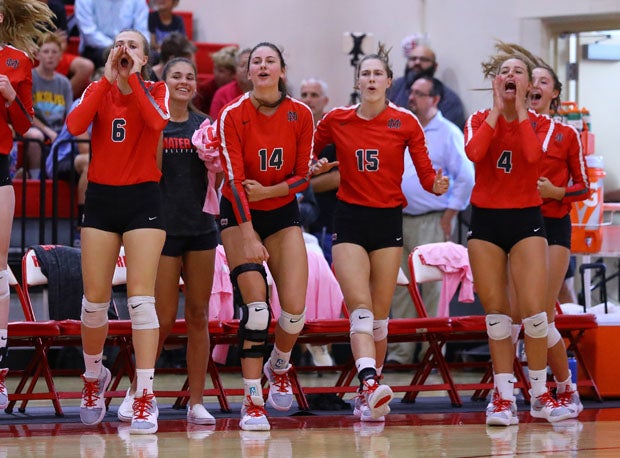 Mater Dei's girls volleyball team also had plenty to cheer about during its five-game defeat to Redondo Union last month.