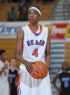 Future Louisville Cardinal Shaqquan Aaron leads the Vikings in scoring at 19 points per game.