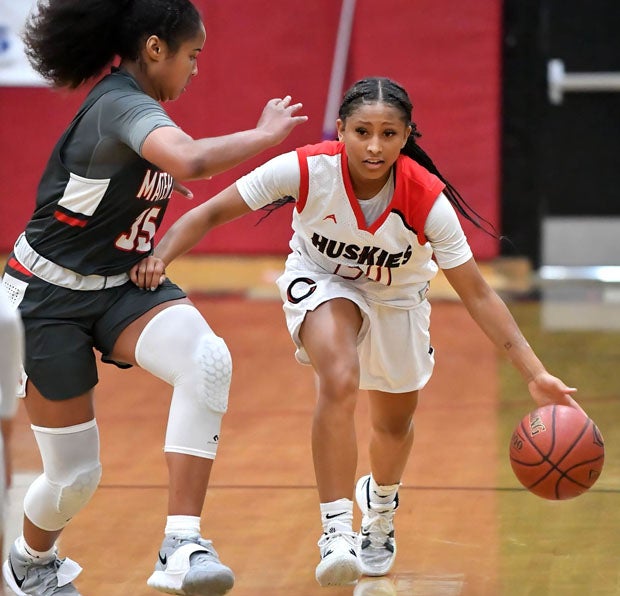 Jayda Curry (right) had 27 points in Centennial's victory over Mater Dei on Saturday night.
