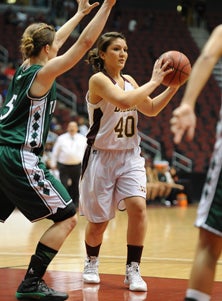 Sophomore Shandiin Armao (40) scored
26 points and had 50 over her last
two games while leading Winslow to
a Section 1 title.