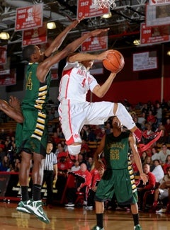 Elijah Brown led Mater Dei with 18 points.
