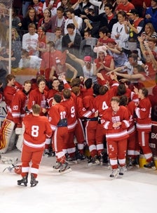 Regis Jesuit celebrates third hockey title