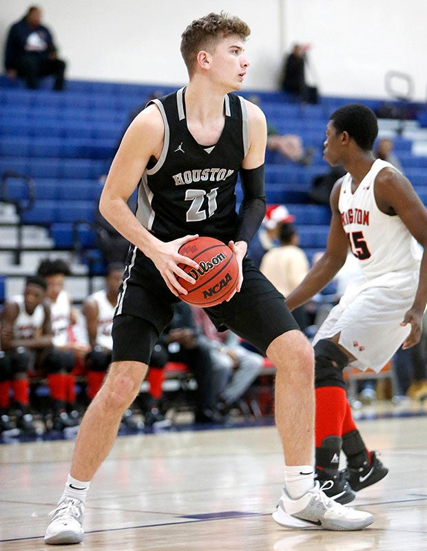 Forward Zander Yates
