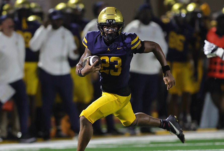 Notre Dame commit Zayden Gamble returned a punt for a touchdown Saturday as St. Thomas Aquinas defeated DeSoto 38-14. The Raiders are the No. 1 team in the MaxPreps Top 25 and the media composite. (PHOTO: Jeff Klein)
