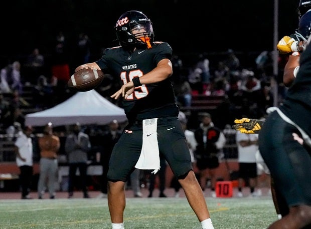 Pittsburg quarterback Isaiah Harrison has helped the Pirates to a 6-1 record this season. (PHOTO: Ernie Abea)