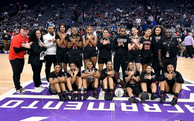 The Etiwanda girls basketball team poses for a photo after winning the CIF Open Division title, 69-67 over No. 8 Archbishop Mitty on Saturday. The Eagles move to No. 3 after the win. (Photo: David Steutel)