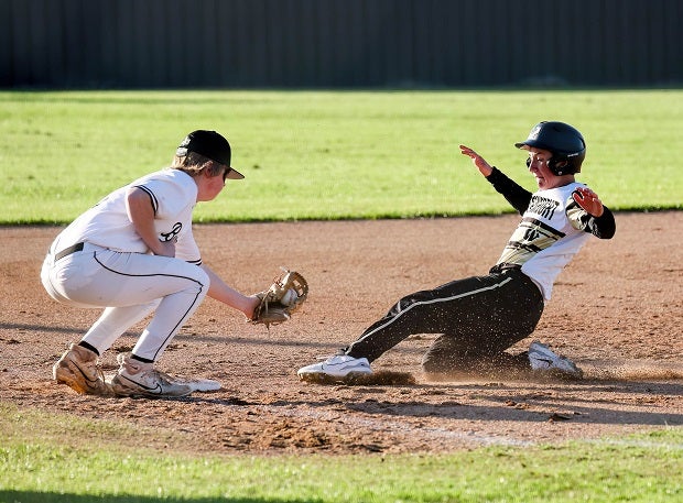 Howe's third baseman waits to put the tag on a Whitewright baserunner. (Photo: Freddie Beckwith)