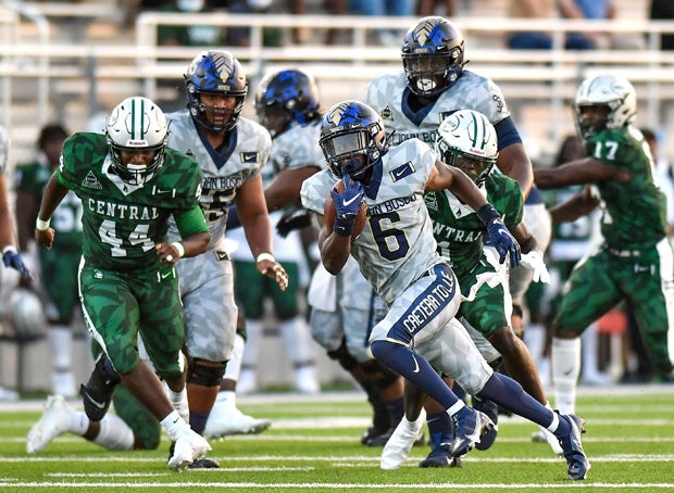 Jabari Bates (6) is off to the races for one of his three touchdowns.