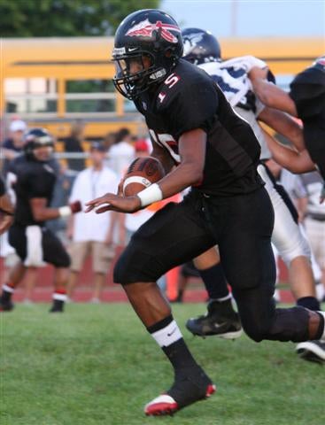 QB Edward Pearl heads up field in win over Lee's Summit West.