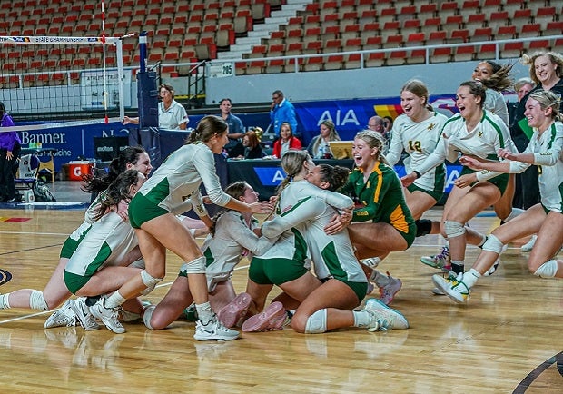 Horizon players celebrate their Arizona 5A title victory over Millennium. The Huskies jump to No. 25 in the MaxPreps Top 25 with the championship. (Photo: Steven Davis)