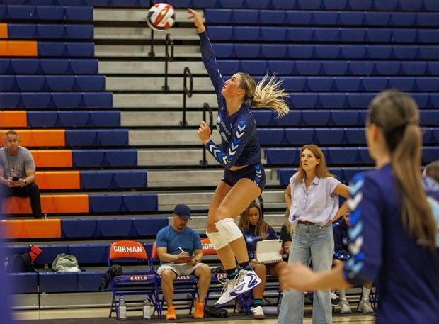 Makenna Barnes and Marymount take on 'Iolani on Saturday in bracket play at the Durango Fall Classic. (PHOTO: Jenni Webber)